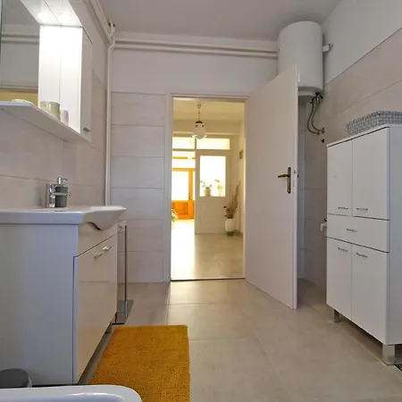 Fuer 6 Personen Ca 90 Qm In Muntic, Istrien Suedkueste Von Istrien Apartment *
