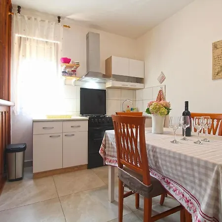 Apartment Fuer 6 Personen Ca 90 Qm In Muntic, Istrien Suedkueste Von Istrien *